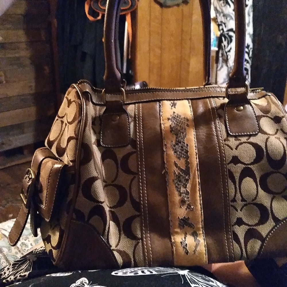 Coach purse - Picture 2 of 4